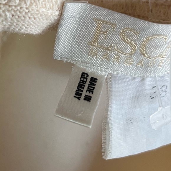 Escada Vintage Cardigan. Couple beads discoloured - Picture 14 of 15